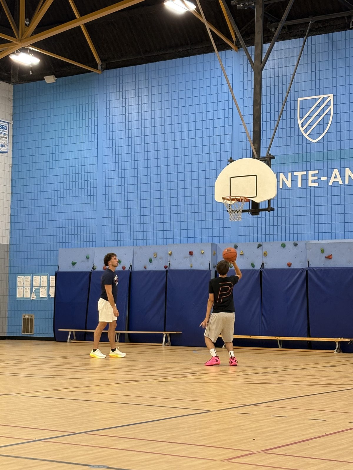 Shooting reps at Collège Sainte-Anne